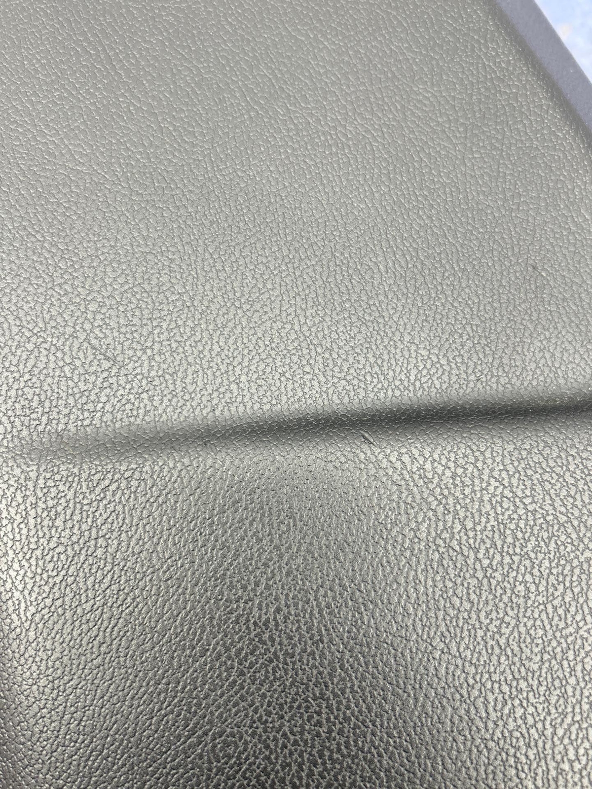 2017 - 2020 MASERATI LEVANTE REAR LEFT C PILLAR LOWER QUARTER PANEL *SCRATCHES*