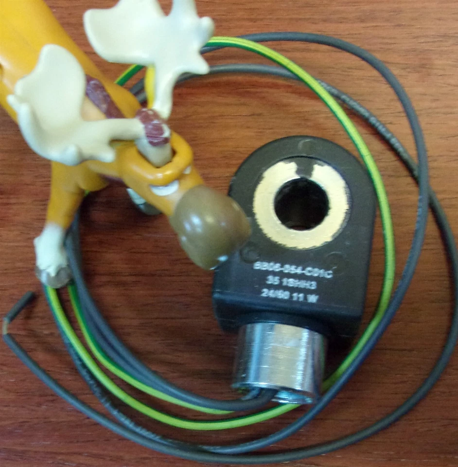 Bobina solenóide Parker 12FS5C2448ACH4C01 3 fios 6B06-054-C01C 24/60V 11W - Imagem 3 de 4