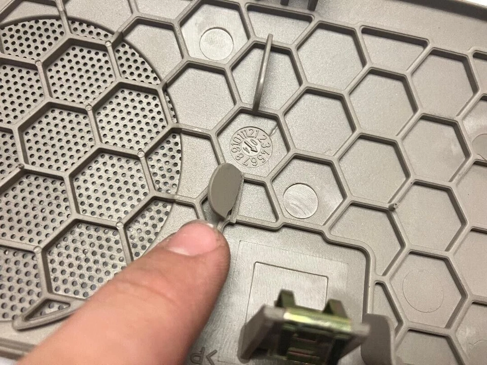 Cubierta de altavoz trasero Mercedes-Benz SL500 2003-2009 P/N E038166000 ORIGINAL OEM Foto 4 de 4