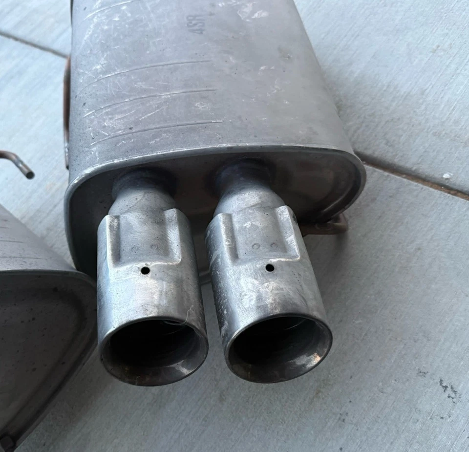 Silenciador de escape trasero Subaru WRX 2016-2024 OEM  Foto 2 de 4