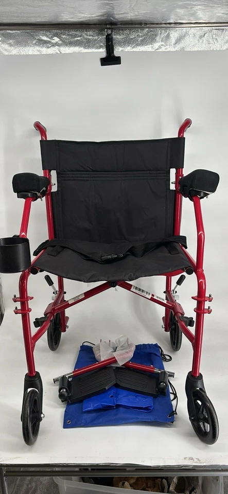 Medline MDS808200F3R 19 pulgadas Silla de ruedas de transporte ultraligera - roja Foto 2 de 4