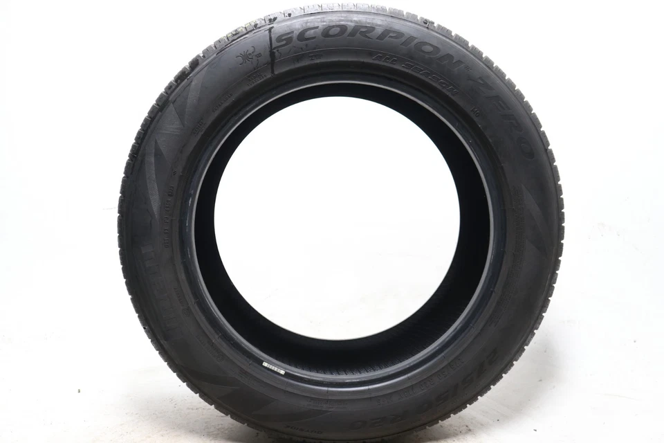 Juego de 2 Pirelli Scorpion Zero usados 275/50R20 para todas las estaciones MO - 113V - 7-7,5/32 Foto 4 de 4