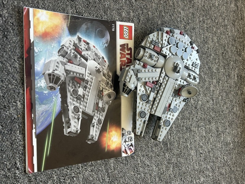 LEGO Star Wars Millennium Falcon 7778 Mini Retired Set 2009 (100% Complete)