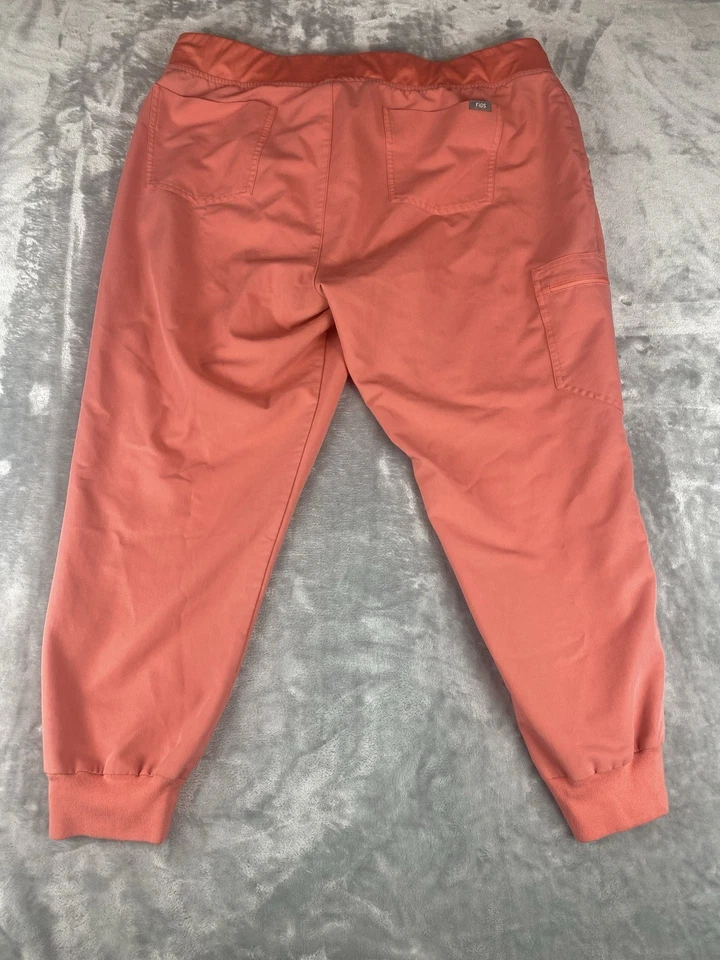 FIGS Women's Size XXL/P  Jogger Scrub Tech Pants Peach/Pink Cargo - Image 3 of 4