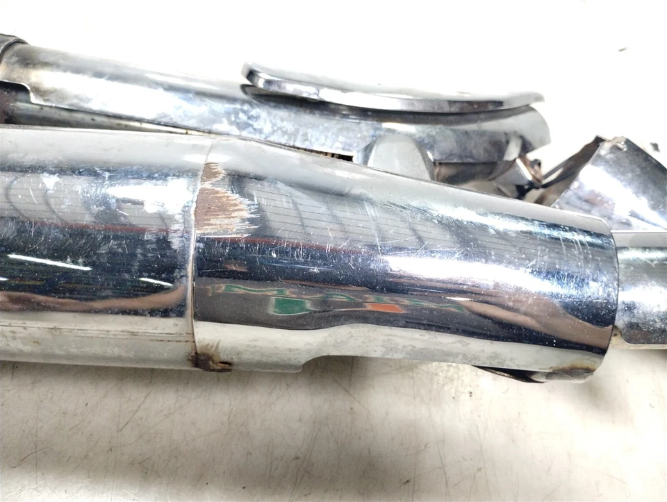 Suzuki Marauder VZ800 M50 2001 par de tubos silenciadores de escape dañados Foto 4 de 4