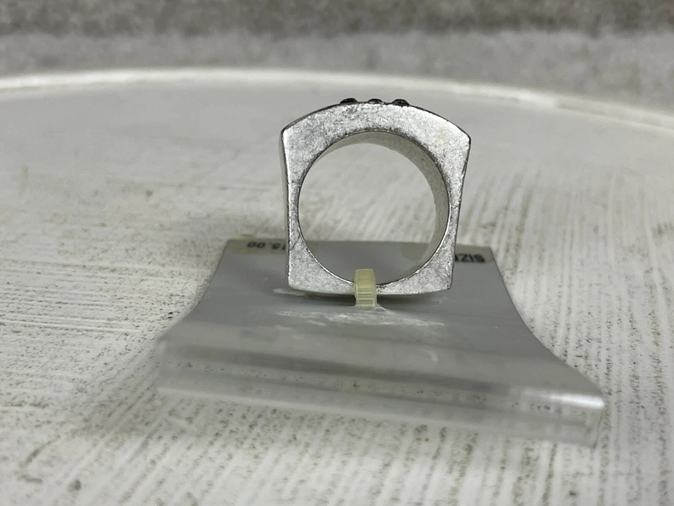 Guess Metal & Stone 戒指女式 7 码长方形圆形切割银色宝石 — 第 3/4 张图片