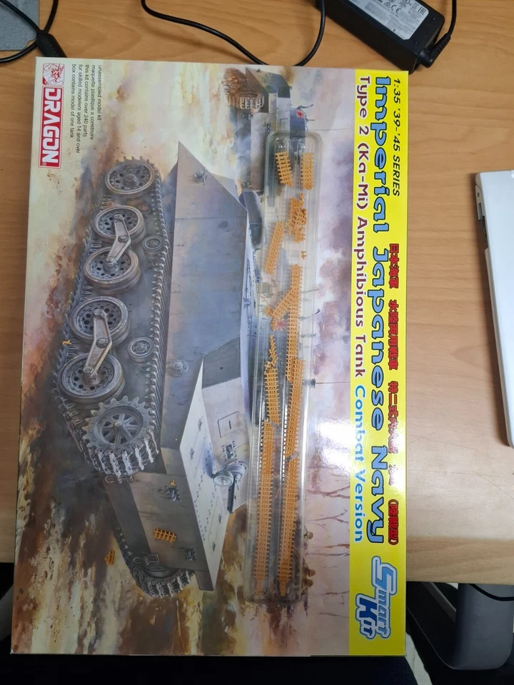 Dragon #6678 1/35 IJN Type 2 (Ka-Mi) Amphibious Tank -Tracks was cracked - Image 2 of 2