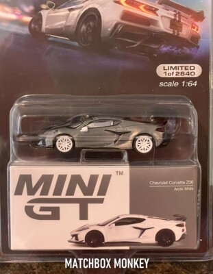MINI GT Chevy Corvette Z06 Arctic White Chase MGT 677