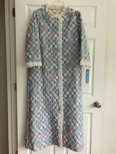 NWT! Vintage Leisure Life Quilted Faux Patchwork Eyelet Trim Long Snap Robe! M - Picture 14 of 14