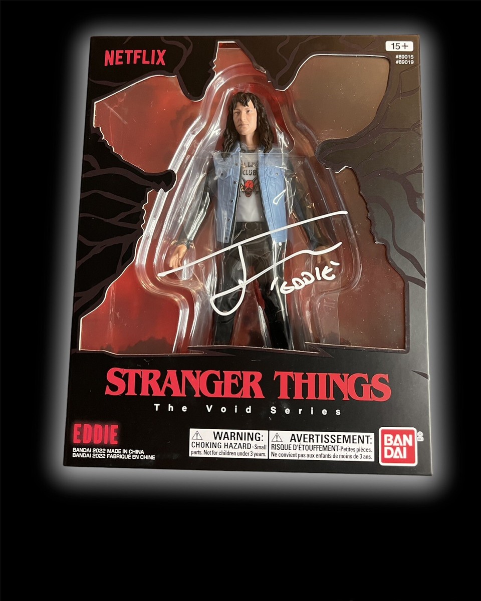 ストレンジャーシングス エディ ジョセフクイン サイン JOSEPH QUINN AUTOGRAPHED/SIGNED IN WHITE STRANGER THINGS FIGURE W