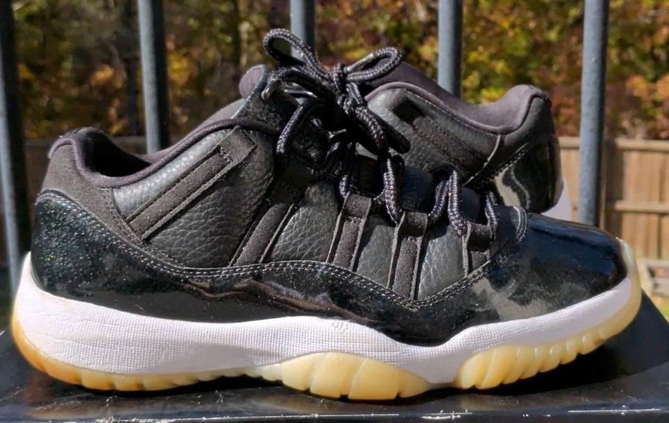 Size 9.5 - Jordan 11 Retro Low 72-10 Pre Owned With Original Box