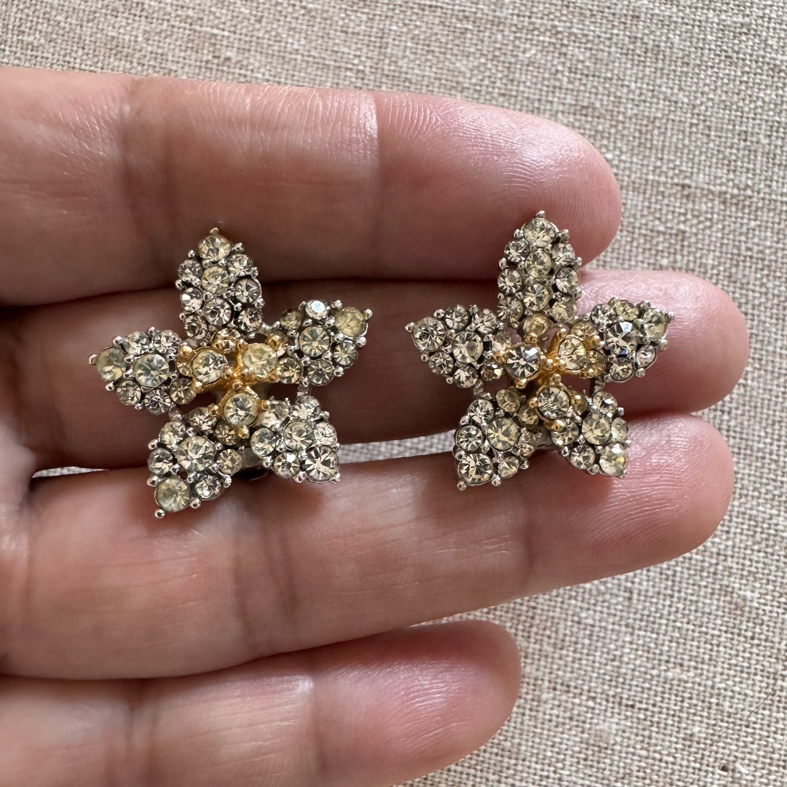 Vintage Ciner Silver Tone Rhinestone Flower Star Clip On Earrings