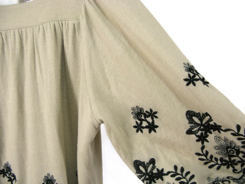 Suéter Hazel Talla M Tostado Beige y Negro Bordado Túnica Pullover Mediano Foto 2 de 4