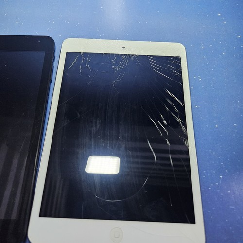 AS-IS Lot Of 3 Apple Samsung Nuvision SM-T357/ A1455 Black/Silver Tablet Locked - Picture 4 of 11