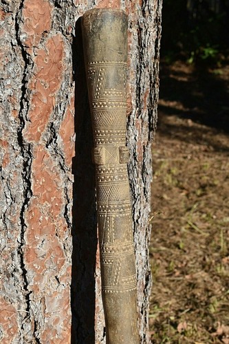 Antigua herramienta amoladora de madera tuareg mortero diseños geométricos Mali, África - Imagen 4 de 12