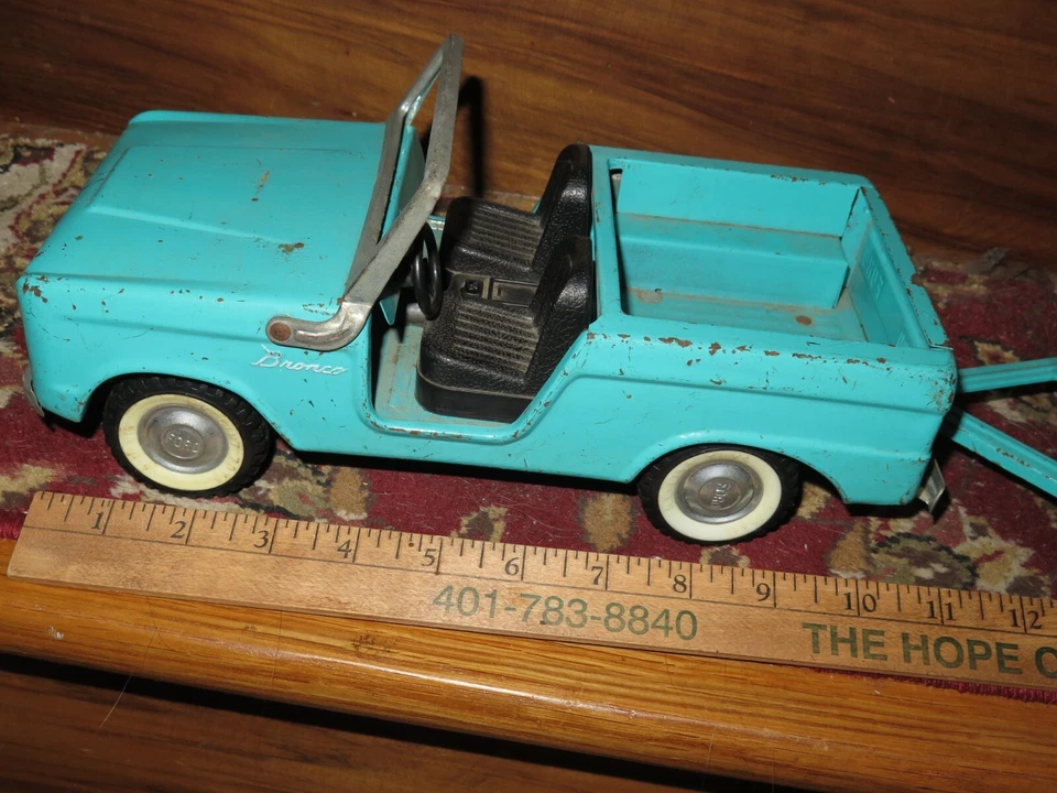 ORIGINAL OWNER 1967 Vintage Nylint FORD Bronco N-8200 +Vacationer Camper Trailer - Image 3 of 4