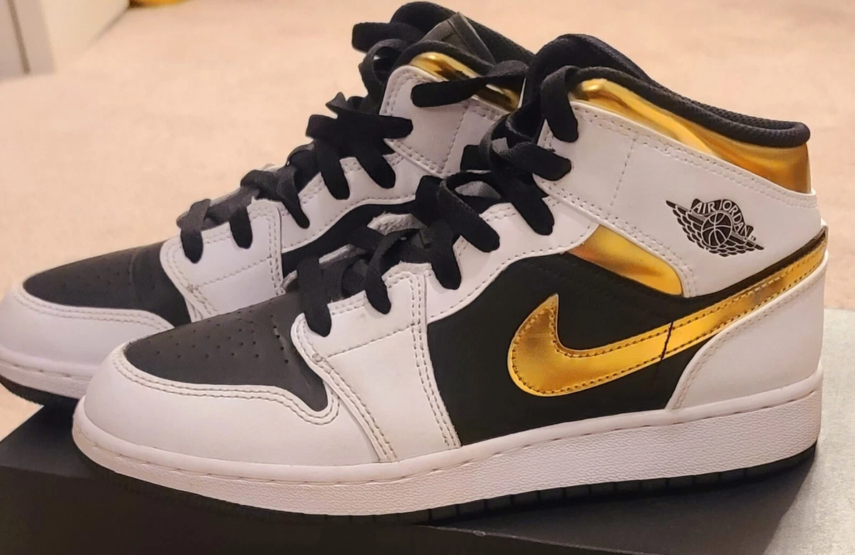 Different color top ones jordans