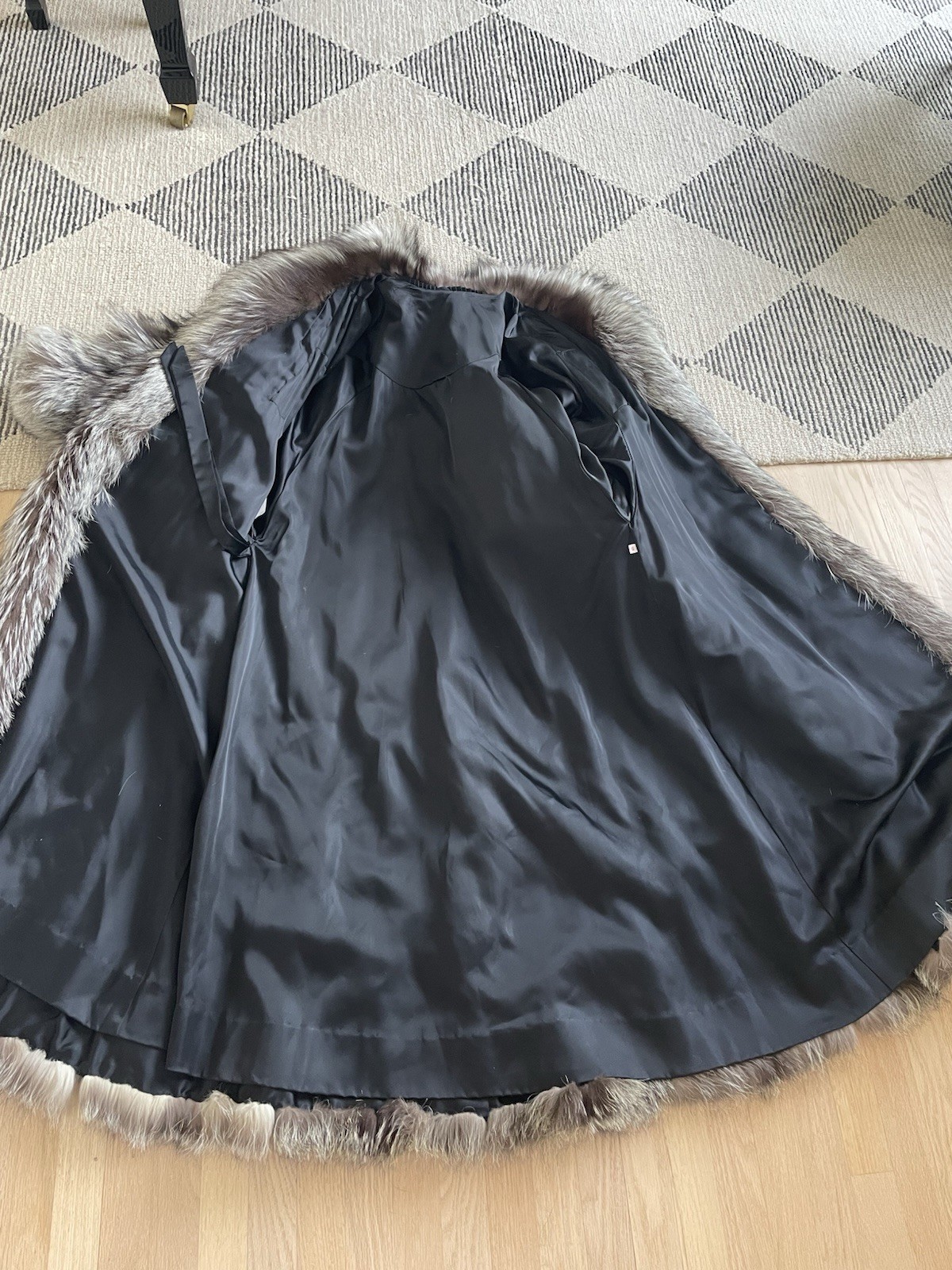 Dramatic Full-Length Silver Fox Bat Wing Coat – 5… - image 5