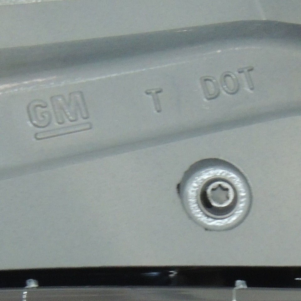 OEM GM 22x9 Painted Aluminum Wheel With Chrome Inserts Sierra Silverado ...
