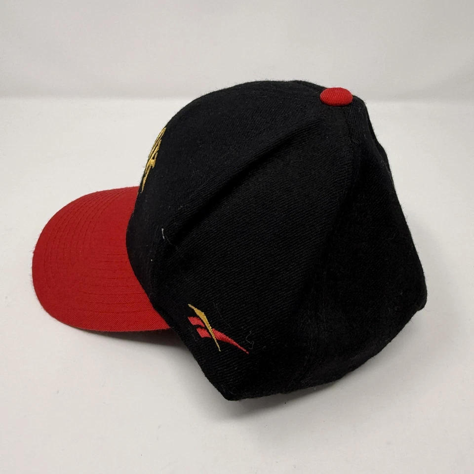 Gorra de baloncesto Reebok vintage con espalda a presión negra roja de lana bordada para hombre años 90 Foto 2 de 4