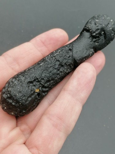 Carillon angelo Tektite indocinite manubrio 48,91 g / 9,5 cm vetro impatto meteorite - Foto 4 di 19