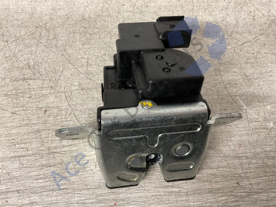 Hyundai i10 IA Mk2 13-16 Boot Lock - Image 2 of 4