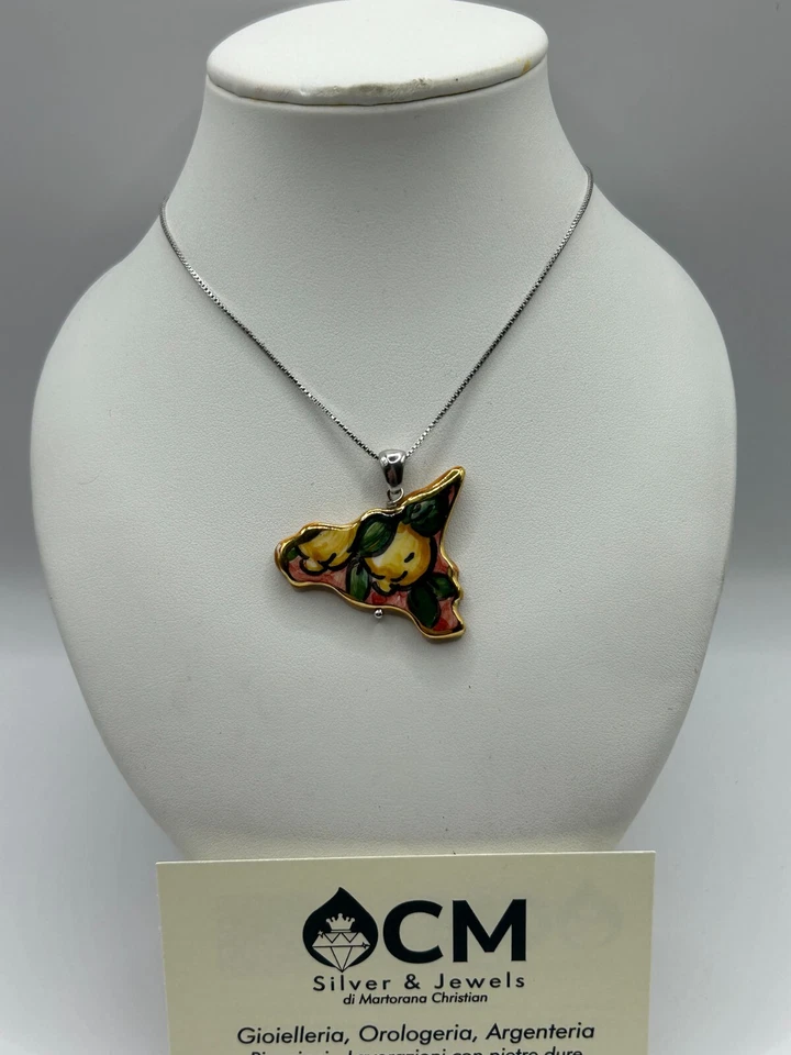 Collana in Argento con pendente in Ceramica a forma di Sicilia - Immagine 3 di 3