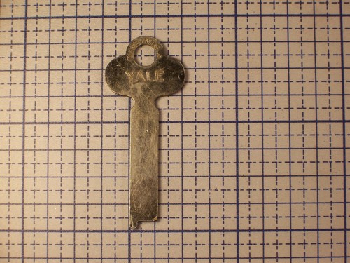 Vintage Flat Steel Key Trunk Padlock Antique Lock Box Desk Cabinet Key Blank - Picture 2 of 3