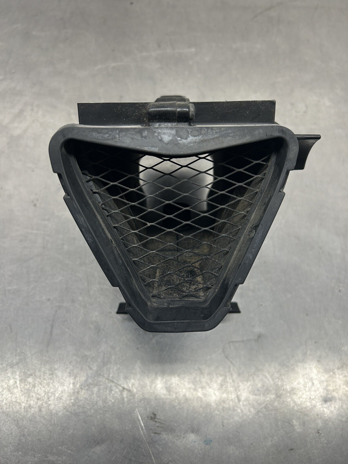 13 14 15 16 17 18 KAWASAKI NINJA ZX6R 636 FRONT RAM AIR INTAKE DUCT OEM