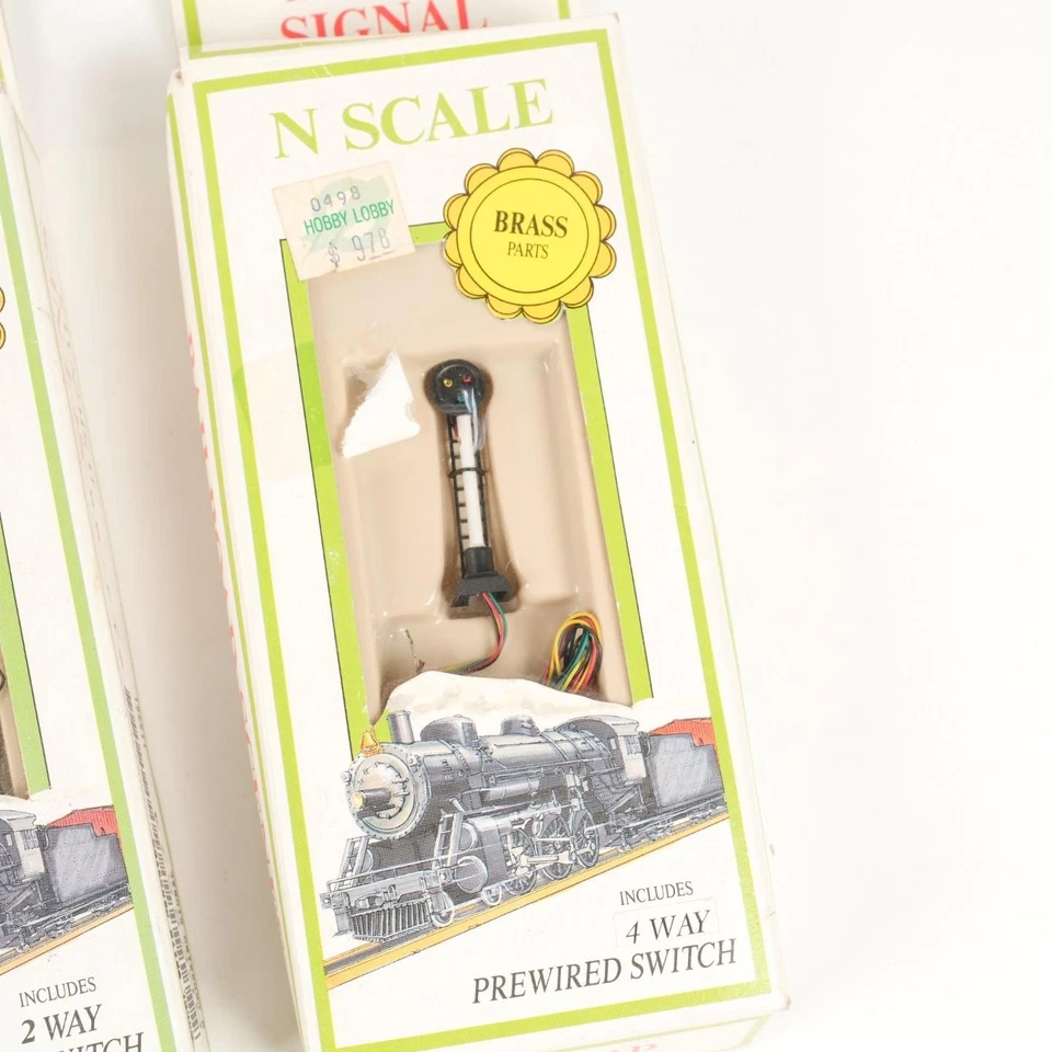 Model Power N Scale Lot of 3 Railroad Signals Grade Crossing Warning 8574 8572 - Image 4 of 4