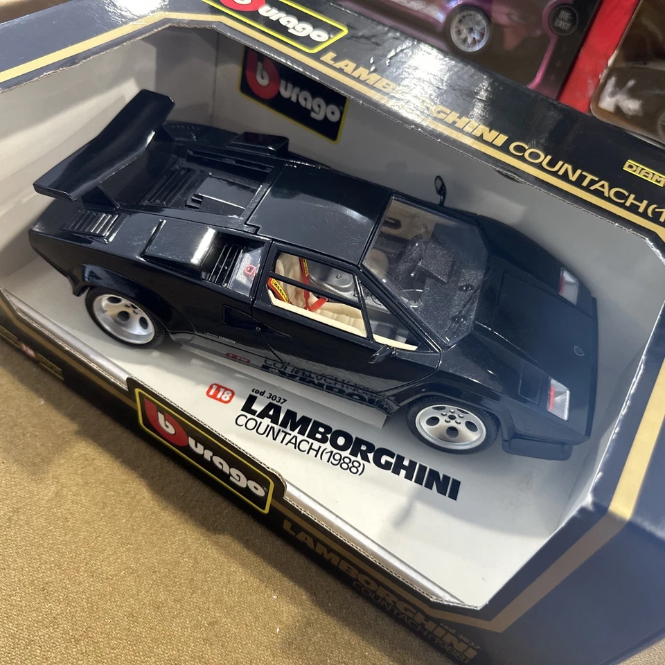 Burago Lamborghini Countach 1988 Escala 1:18 Diecast Modelo Coche Negro Hecho en Italia Foto 2 de 4