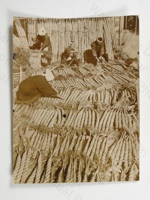 Japanisches Neujahr Shimenawa Heiliges Seil Herstellung Tokyo Japan 1936 Vintage Foto