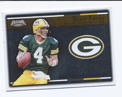2002 PACIFIC EXCLUSIVE Advantage #7 BRETT FAVRE  (PACKERS)