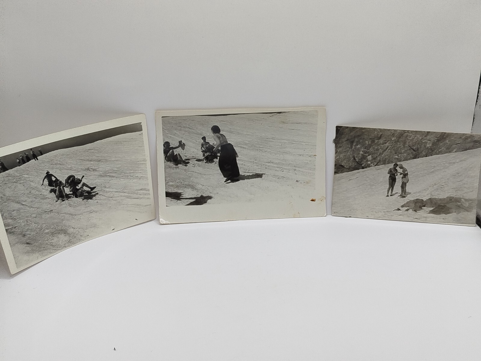 LOT VINTAGE RETRO PHOTO - BEAUTIFUL GIRLS - IN BIKINI 👙 IN WINTER- MOUNTAINS 🗻