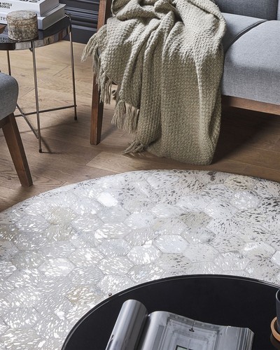 Designer Teppich aus Leder in Beige und Silber rund 140 cm Bozkoy - Bild 2 von 7