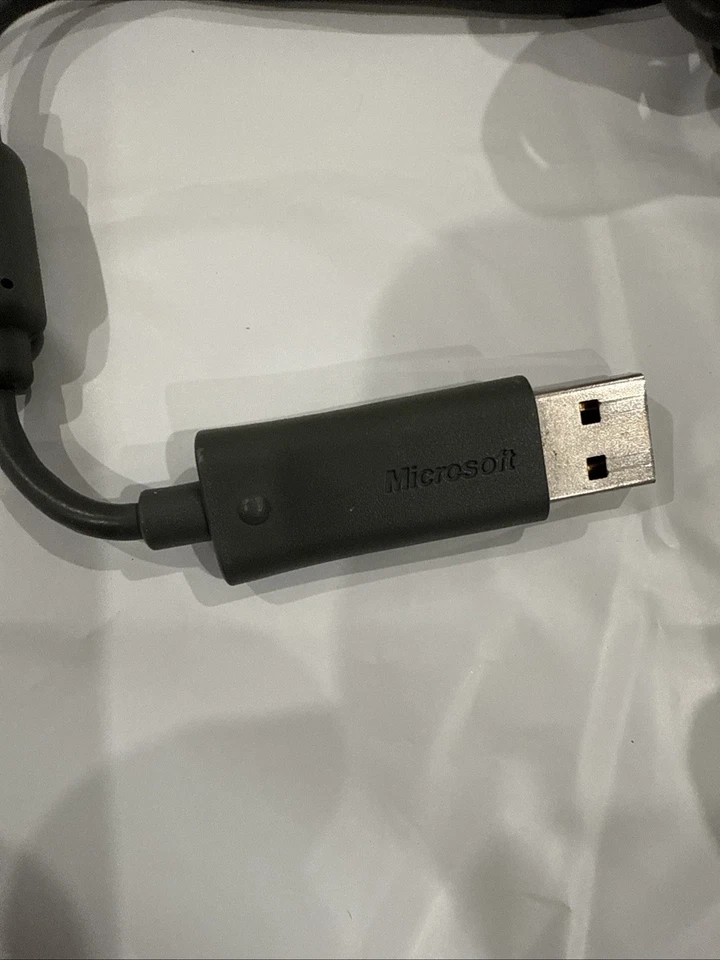 Microsoft Controller Play & Charge Cable Replacement For Xbox 360 White - Image 3 of 3