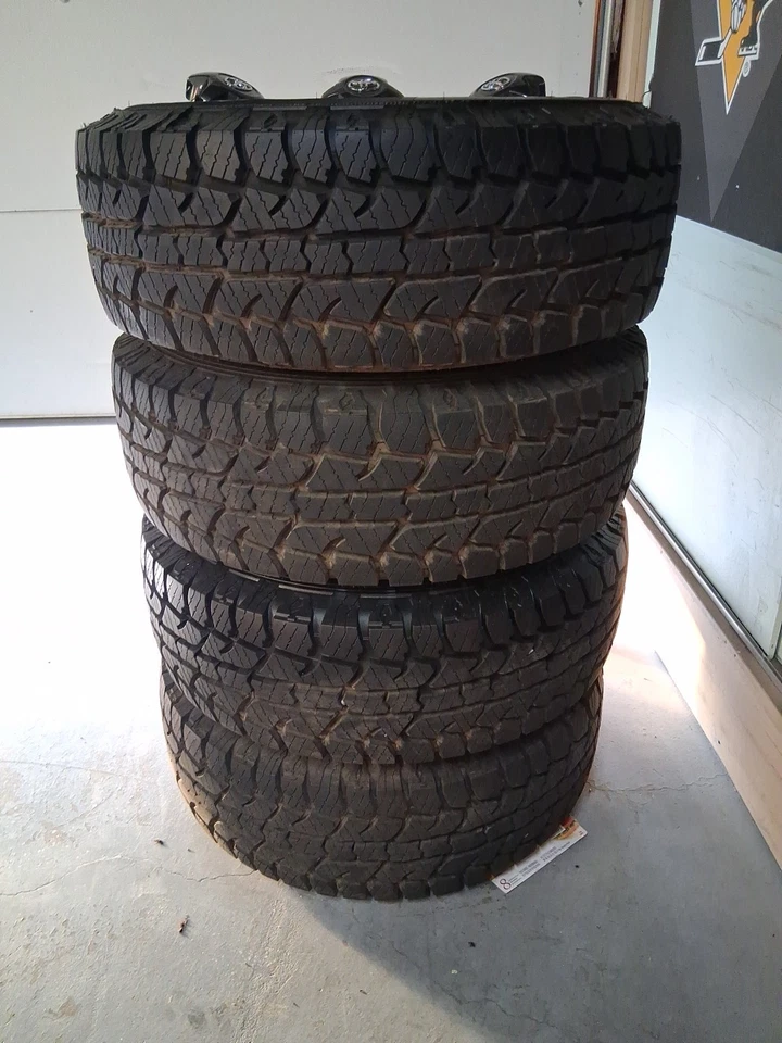BRAND NEW RIMS 2025 TOYOTA TACOMA. TIRES LESS THAN 100 MILES ON THEM. FULL SET - Bild 2 von 4