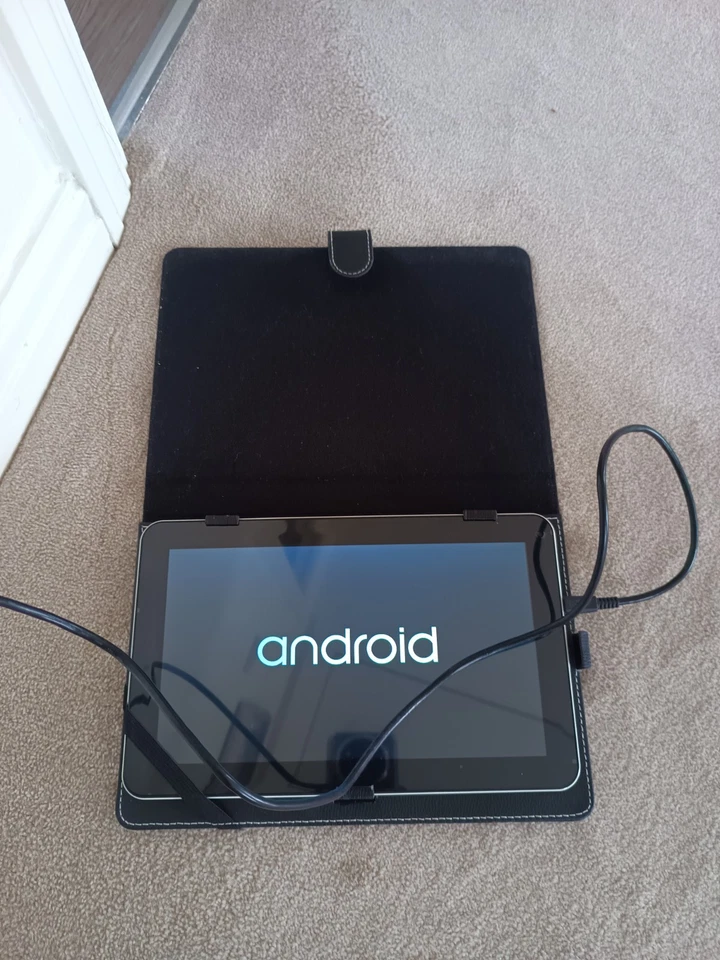 Dragon Touch A1X Plus White 10.1" Android Tablet bundle with Faux case/stand - Image 2 of 4