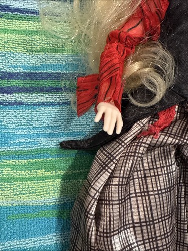 Muñeca de película Disney Alicia en el país de las maravillas a través del espejo 12" - Imagen 6 de 11