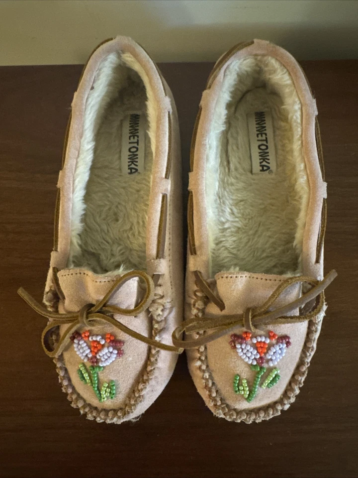 Zapatilla Minnetonka x Lucie Skjefte Ziigwan Waabigan suela dura rosa floral talla 8 Foto 2 de 4