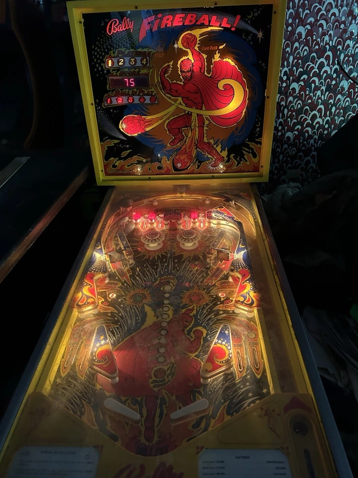 Máquina de pinball Bally Fireball. ¡En perfecto estado de funcionamiento!  Solo recogida local Foto 2 de 4