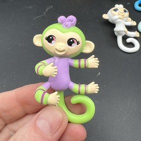 Lot Of 7 Fingerlings Minis Monkey Monkies Cow WowWee Bundle Toys