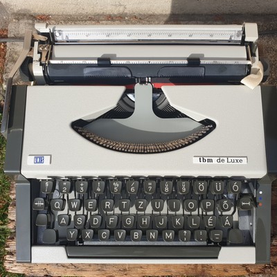 Vintage UNIS TBM De Luxe White Portable Typewriter 1970s - Brand New Condition