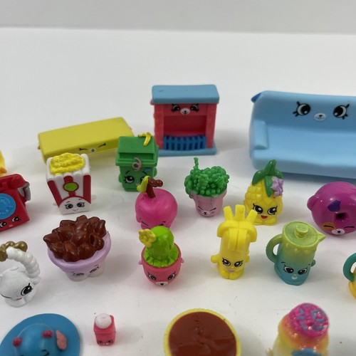 Shopkins Lot of 40 Figures Mixed Seasons - Picture 5 of 8