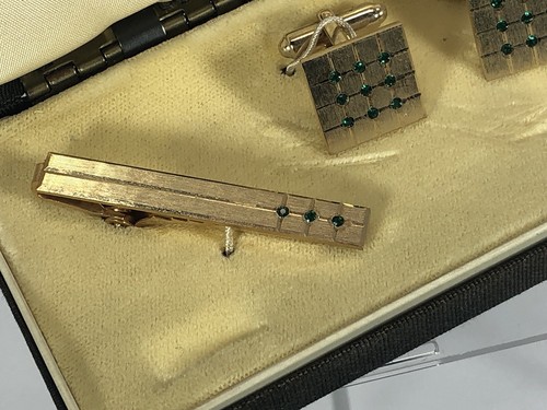 Vintage Anson Gold Toned Square Cufflinks and Tie Clip with Green Rhinestones - Picture 3 of 15
