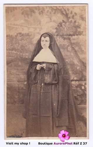 Carte Photo Ancienne CDV – Religieuse En Prière Avec Missel – XIXe B31