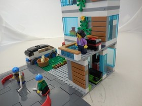 Lego City 60291 Family House & 60150 City Pizza Van both for 1 price