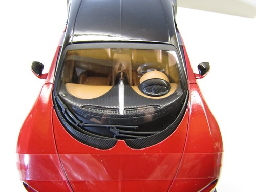 Maisto Diecast 1:18 Scale Model Bugatti Chiron Red/Black - Picture 8 of 14