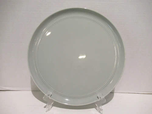 New Crate & Barrel Green Dinner Plate Aaron Probyn 10.5"