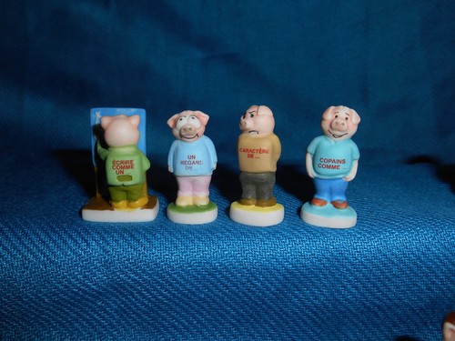 PIG PEOPLE Set of 10 Mini Figurines FRENCH Porcelain Epiphany FEVES Tiny Figures - Picture 4 of 10